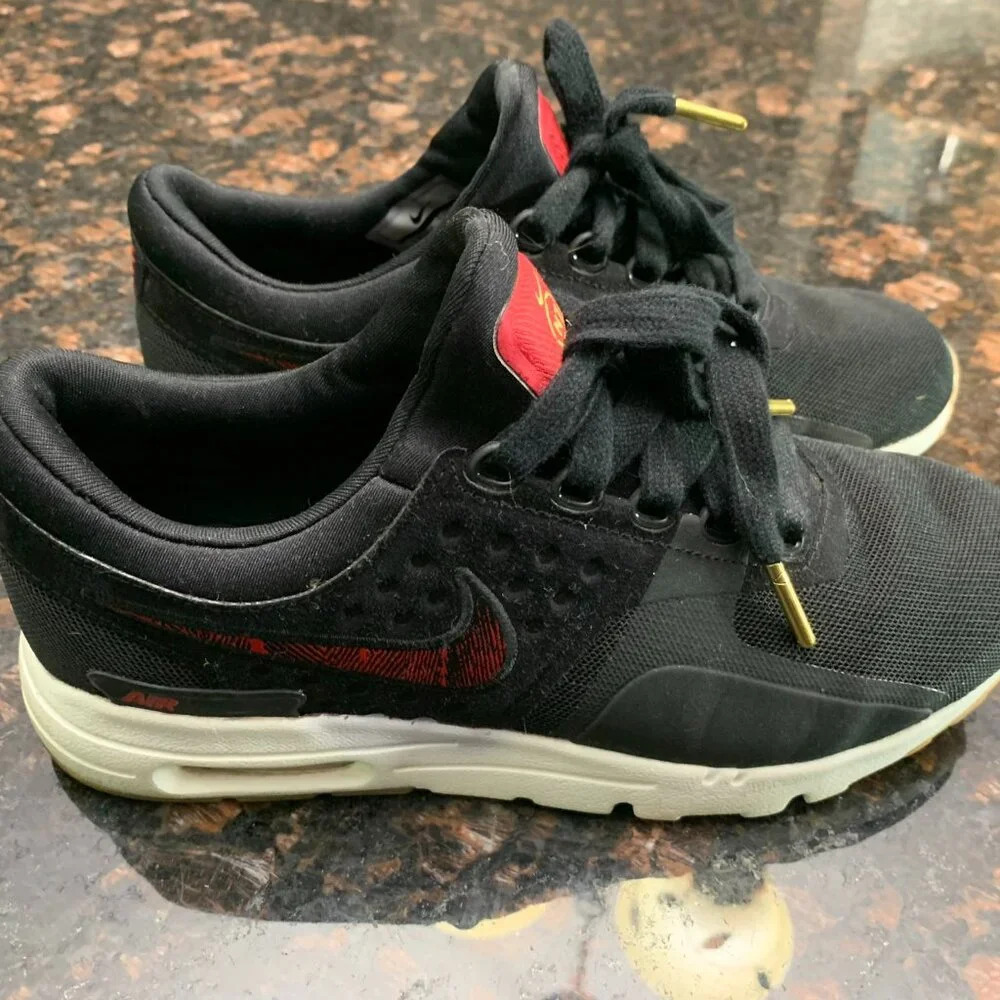 Nike Air Max, Black & Red